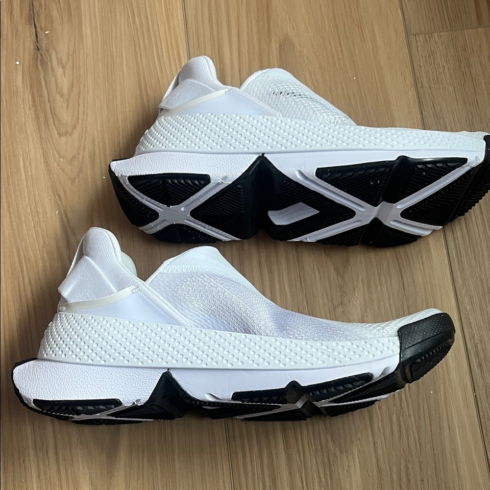 NEW Nike GO FLYEASE White 8.5 - Picture 3 of 9